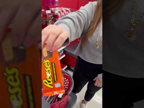 Which one would you buy? Reese’s scam 😱#candy #reesespeanutbuttercups #reeses #scammer #budget