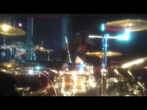 robin lopez on drums