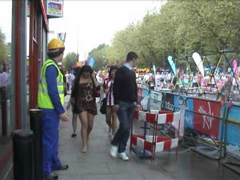 mannequin-man performming as a Living Mannequin: Mannequin Man dressed in PPE safety clothing standing outside the Machine Mart store in Docklands at the London Marathon 2011, making a few Marathon spectators jump with a scare as they walked by. for Machine Mart on 17/04/2011