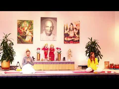 Yogastunde GELASSENHEIT mit AFFIRMATIONEN - Yoga Vidya Ashram Live - 9:15 Uhr 28.11.2021