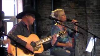 Lorrie Morgan Leaving on your mind @ Tracy lawrence&#39;s Fan Club Party CMA FEST