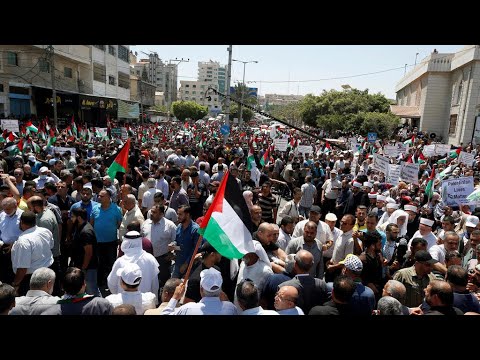 مظاهرات في قطاع غزة ضد مخطط الضم الإسرائيلي والضفة الغربية تعيد فرض الحجر الصحي