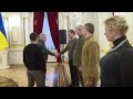 Volodymyr Zelensky - Do il benvenuto al Presidente della Finlandia Sauli Niinistö (24.01.23)