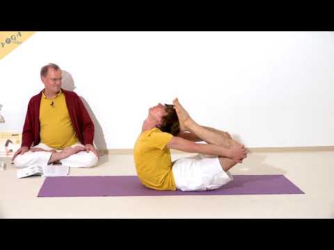 Bogen mit Händen an den Knien und Kopf auf den Füßen Dhanurasana - Yoga Asana Lexikon