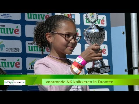 VIDEO | Elysha klopt Ian in finale voorronde NK knikkeren op Meerpaalplein VIDEO | Elysha klopt Ian in finale voorronde NK knikkeren op Meerpaalplein