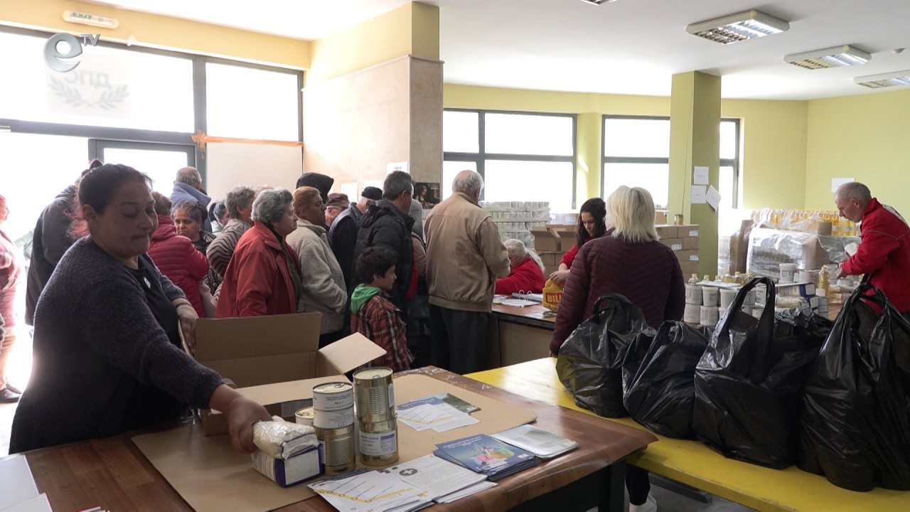 Хасковлии извиха опашки в първия ден на раздаването на хранителни помощи от БЧК