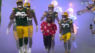 Lil Wayne leads the Packers out of the tunnel for their game against the Lions!