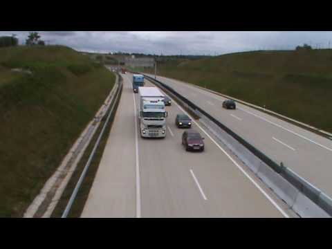 M31-es autópálya átadása, az első autók