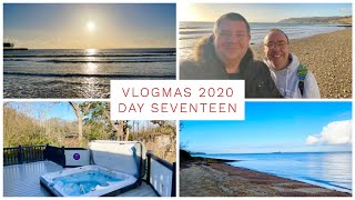 VLOGMAS 2020 - DAY 17 - SANDOWN BEACH, SHANKLIN BEACH AND RELAXING