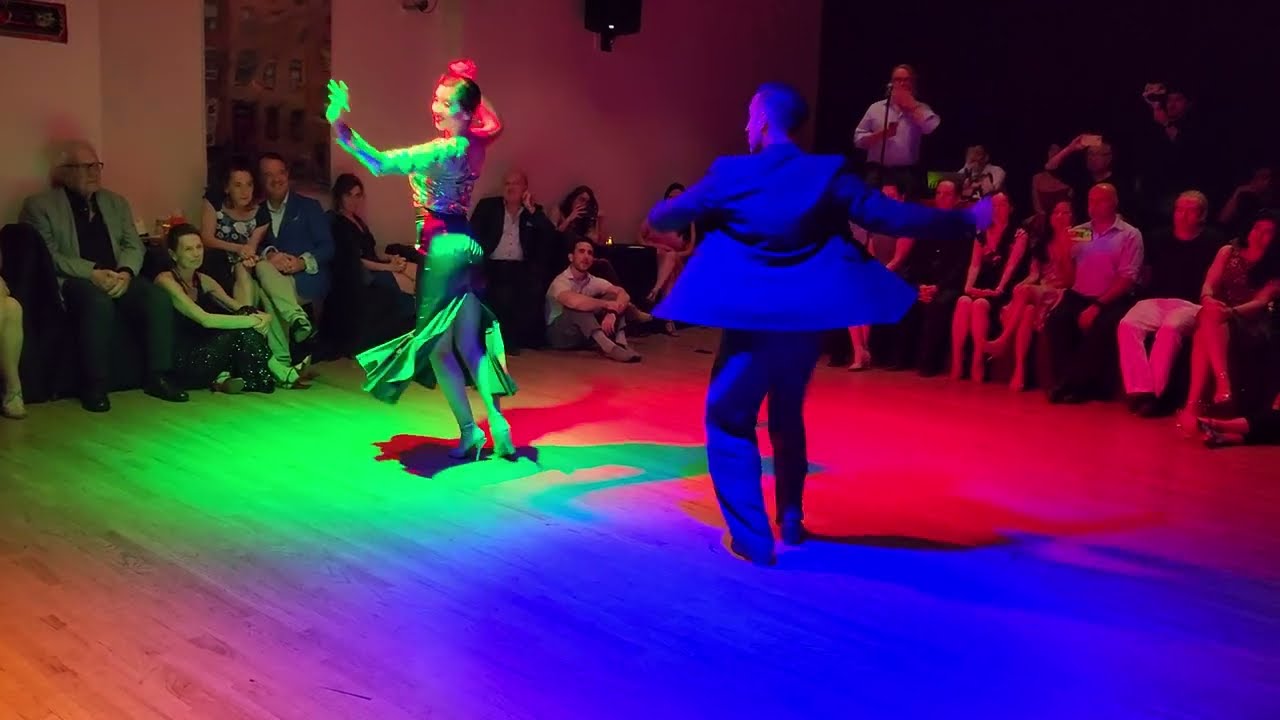 Argentine folkloric performance: Yesica Esquivel & Ariel Leguizamon - Chacarera