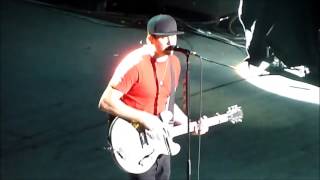 Tom DeLonge vs Matt Skiba Live Comparison with blink-182
