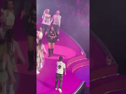 NIKY SAVAGE OSPITE AL CONCERTO DI ANNA (TT LE GIRLZ) #anna #annapepe #viralvideo #concerto #tour