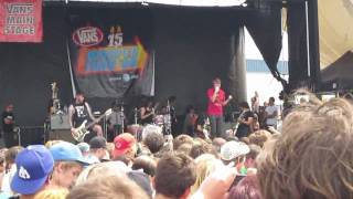 Born Dead- Silverstein Live at Warped Tour Toronto July 10, 2009 HD