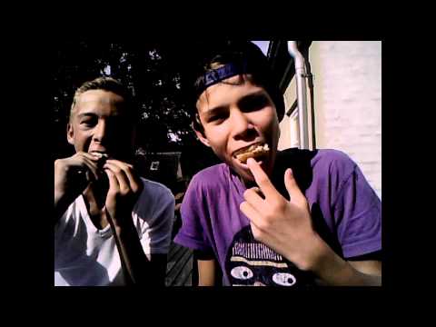 Simon Og Mathias - Spiser toast