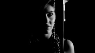 Locked Out Of Heaven - Bruno Mars (Maria Z acoustic cover)