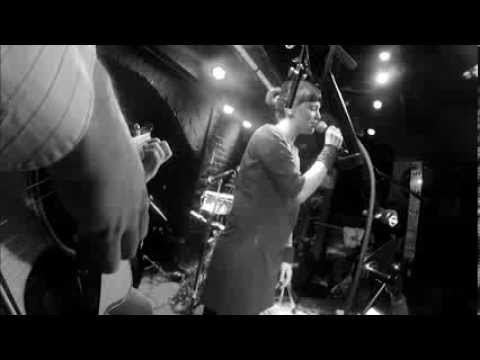 das chaos startet zum tango