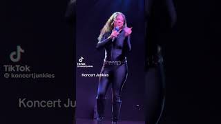 Tracie Spencer Performs Tender Kisses 🎶🔥