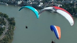 preview picture of video 'Gleitschirmfliegen am Boppard'