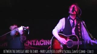 BETWEEN THE DAYLIGHT AND THE DARK – MARY GAUTHIER live@1e35circa, Cantù (Como - Italy), 2014 oct. 21