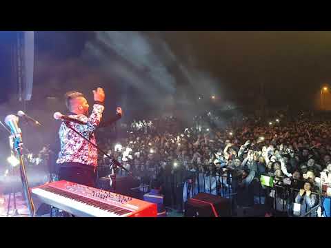 Alkilados en concierto / Ella me persigue