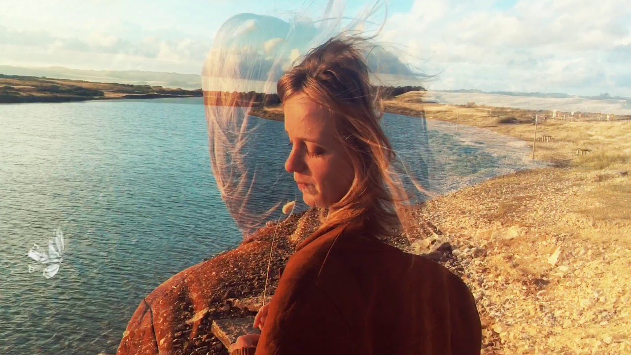 Roxane Arnal, nouveau clip Soothing Song