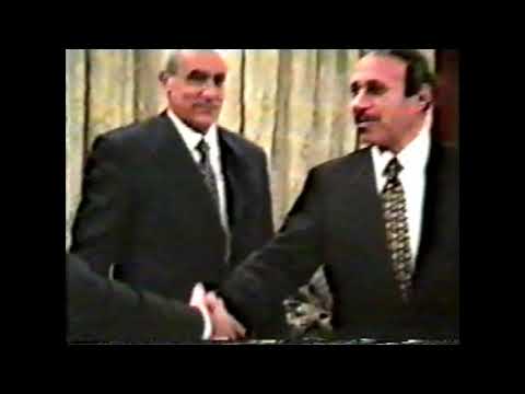 1998 01 27 منحنا نوط الامتياز من السيد رئيس الجمهورية