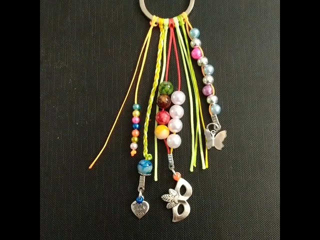 Vídeo relacionado con PLABBDPL 1 pieza divertida cara sonriente figura lenguaje de signos llavero dedo Stickman lindo tendencia bolso coche llave colgante pareja regalo llavero