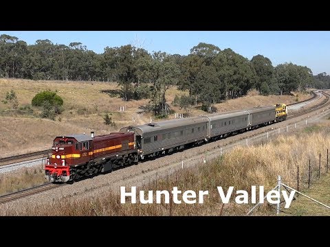 Diesel locomotives 4702-4701 AK Cars Hunter Valley