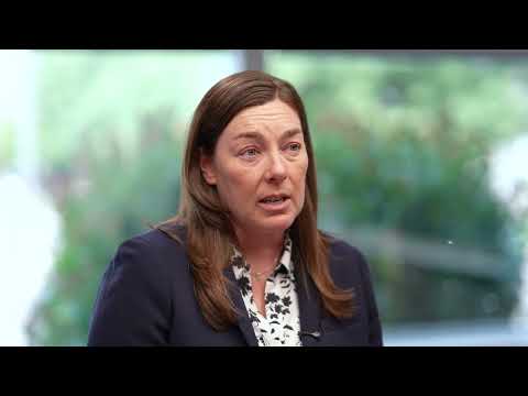 Kate Bradshaw with the Urban Hospital Trustee Service Award