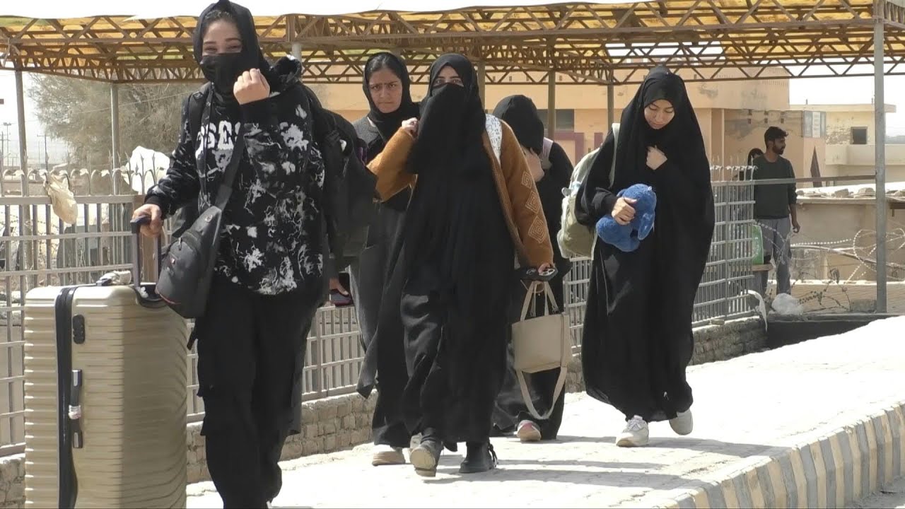 Video | Pakistanis scramble to flee Iran, truck drivers stranded at border | AFP