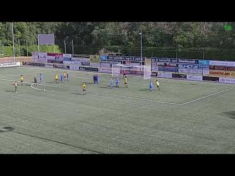 eerste helft DVS'33 JO14-1 tegen KNVB dames MO14