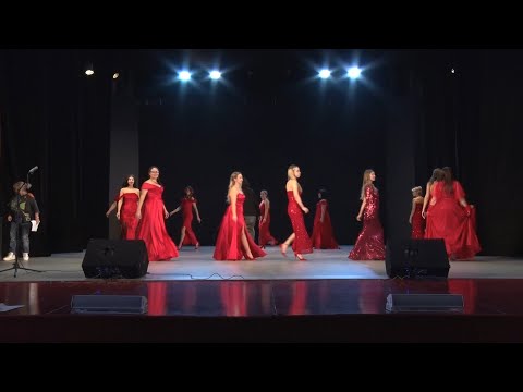 Завершающие репетиции перед конкурсом "Миссис Бийск" проходят в ГДК (26.11.25г.,Бийское телевидение)