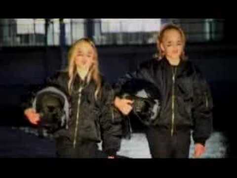 download lagu mp3 mp4 Rosa Helikopter, download lagu Rosa Helikopter gratis, unduh video klip Rosa Helikopter