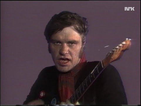 Kim Larsen - 682A  (Kringsat af fjender) (official Video) 1979