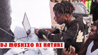 CHEKI MZUKA WA DJ MUSHIZO AKIMGONGEA BALAA MC KWEN