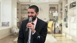 הדבר הזה הורס לך את הבית! הרב שניר גואטה במסר שכל זוג חייב לשמוע 💕 - עם כתוביות בעברית (הרב שניר גואטה) - התמונה מוצגת ישירות מתוך אתר האינטרנט יוטיוב. זכויות היוצרים בתמונה שייכות ליוצרה. קישור קרדיט למקור התוכן נמצא בתוך דף הסרטון