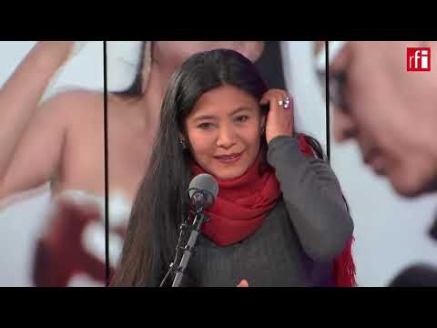 La cantante peruana Conseuelo Jerí con Jordi Batallé en RFI