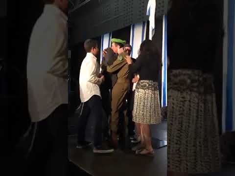 IDF soldier Daniel Edery surprises his parents in Toronto - Yom Haatzmaut 5779