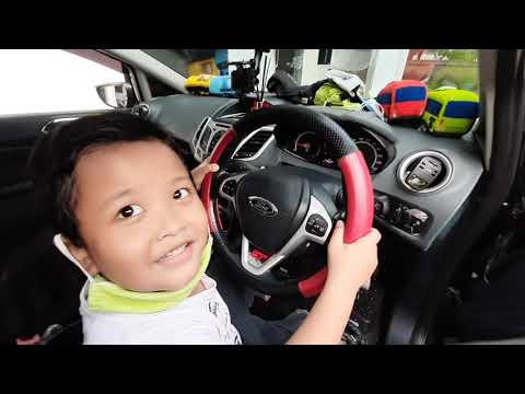 Ford Fiesta 2011 with sun roof and cruise control