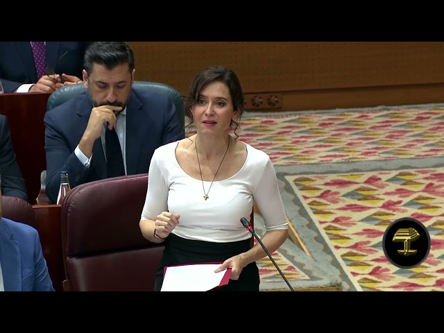 Enorme Díaz Ayuso frente a los comunistas de Más Madrid