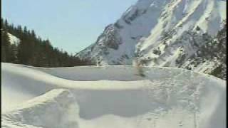 Skisprung in einen Berg