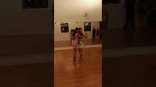 Gaby Mataloni & Luciana Mayumi bailando na Milonga da Cía Lu Mayumi 3