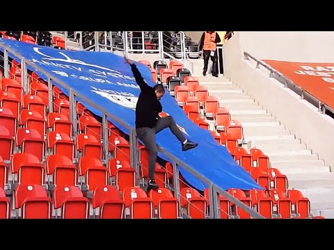 Kibice Cracovii podczas meczu GKS Tychy - Wisła Kraków. Próba dostania się pod sektor gości 13.08.22