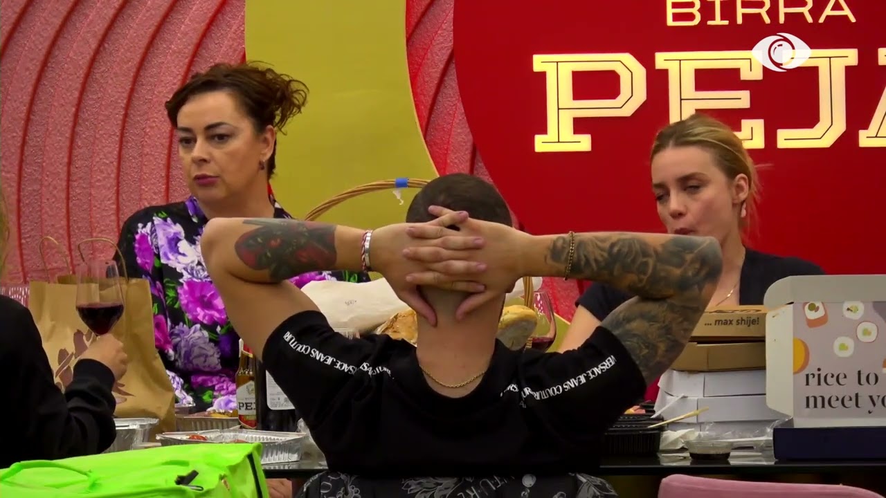 “Ti i thua tjetrës po flirton, s’ke bërë asgjë në jetë…”/ Julia-Heidit: Do t’i marrësh me radhë apo…