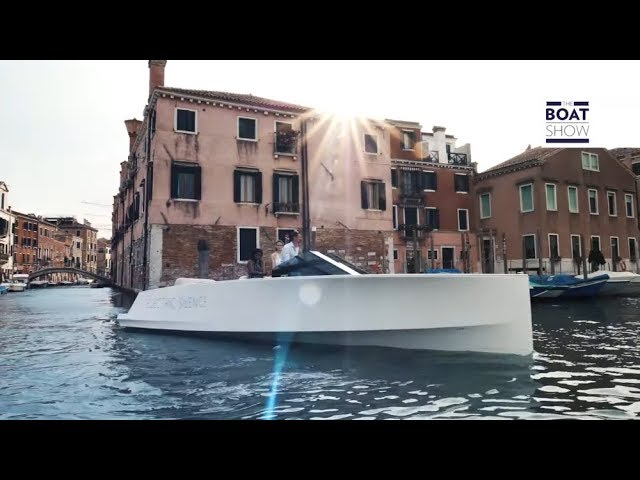 Q-YACHTS Q30 - FULL ELECTRIC MOTOR BOAT - The Boat Show