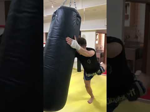 🦵#มวยไทย#ムエタイ#kickboxing #キックボクシング#トレーナー#Kneekick#Sandbag#サンドバッグ #膝蹴り#格闘技