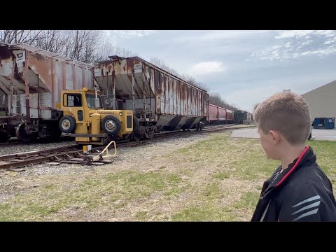 TRAIN TRACKERS # 27 TRACKMOBILE & CSX FREIGHT TRAINS