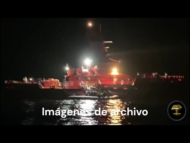 Rescatados 122 inmigrantes ilegales en una sola lancha neumática, una cifra jamás vista en Lanzarote