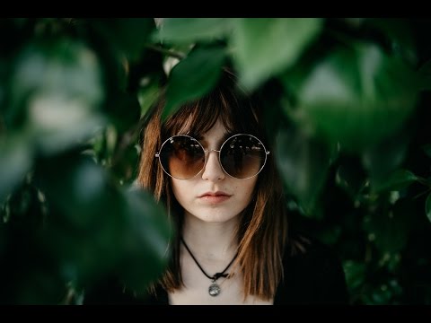 How to Pose Friends Who Aren't Models (Portrait Photography)