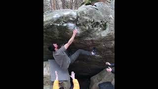 Video thumbnail of Djoumba, 8a. Fontainebleau